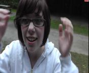 Молодая немка в парке на лавочке парню делает минет